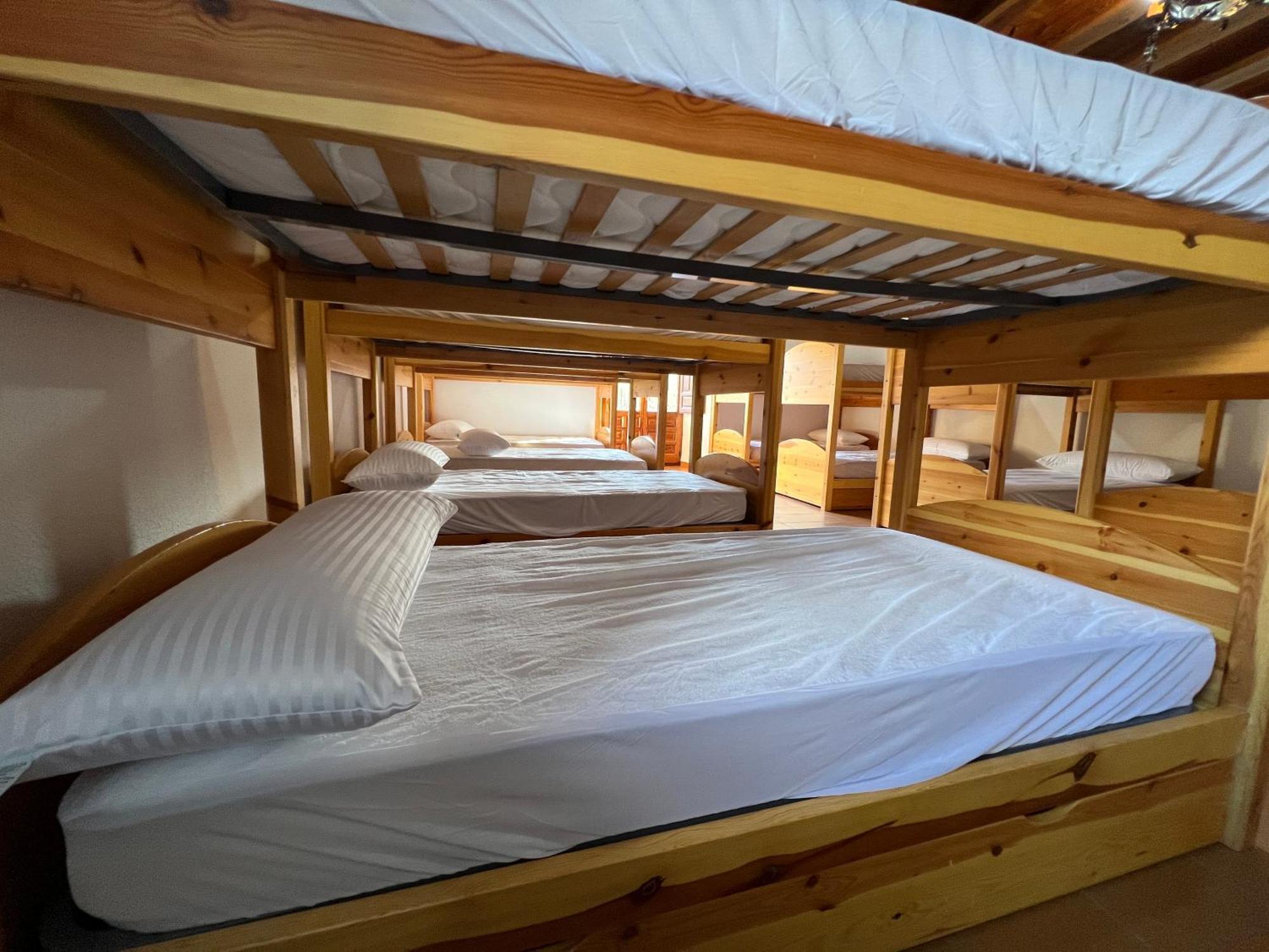 Albergue Pinares - La Casona De Revenga Regumiel de la Sierra Kültér fotó